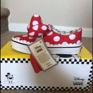 NWT Minnie Mouse Bow Vans size 13